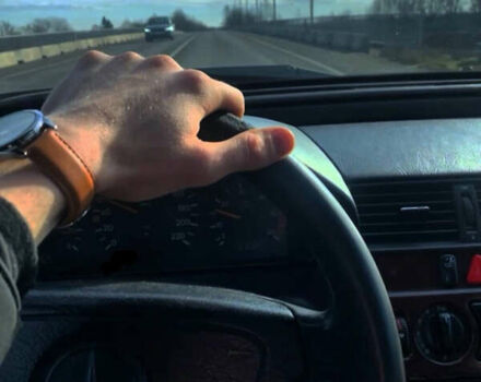 Сірий Мерседес Ц-Клас, об'ємом двигуна 2.5 л та пробігом 480 тис. км за 1700 $, фото 3 на Automoto.ua