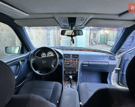 Серый Мерседес Ц-Класс, объемом двигателя 2 л и пробегом 330 тыс. км за 1500 $, фото 6 на Automoto.ua