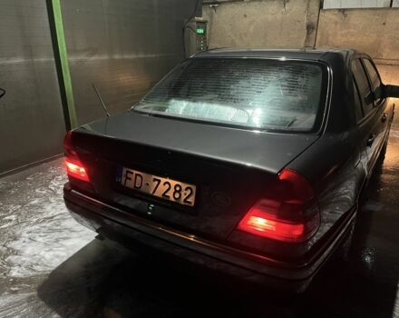 Сірий Мерседес Ц-Клас, об'ємом двигуна 1.8 л та пробігом 240 тис. км за 1350 $, фото 7 на Automoto.ua