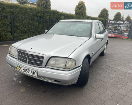 Серый Мерседес Ц-Класс, объемом двигателя 1.8 л и пробегом 237 тыс. км за 1900 $, фото 2 на Automoto.ua