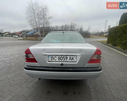 Серый Мерседес Ц-Класс, объемом двигателя 1.8 л и пробегом 237 тыс. км за 1900 $, фото 11 на Automoto.ua