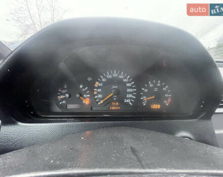 Серый Мерседес Ц-Класс, объемом двигателя 1.8 л и пробегом 237 тыс. км за 1900 $, фото 9 на Automoto.ua