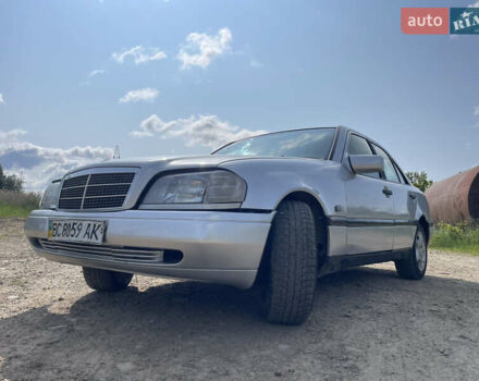 Мерседес Ц-Класс 1996 в Долине на Automoto.ua Серый Мерседес Ц-Класс, объемом двигателя 1.8 л и пробегом 237 тыс. км за 2000 $, фото 9 на Automoto.ua