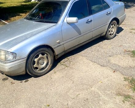 Серый Мерседес Ц-Класс, объемом двигателя 2 л и пробегом 200 тыс. км за 1600 $, фото 2 на Automoto.ua