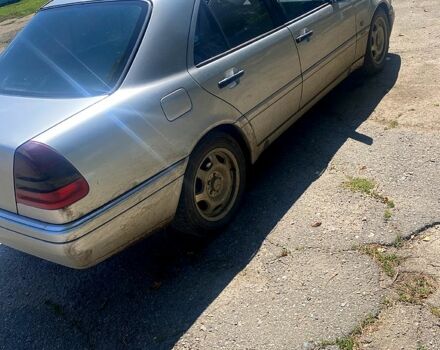 Серый Мерседес Ц-Класс, объемом двигателя 2 л и пробегом 200 тыс. км за 1600 $, фото 4 на Automoto.ua