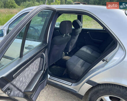 Мерседес Ц-Класс 1996 в Долине на Automoto.ua Серый Мерседес Ц-Класс, объемом двигателя 1.8 л и пробегом 237 тыс. км за 2000 $, фото 16 на Automoto.ua