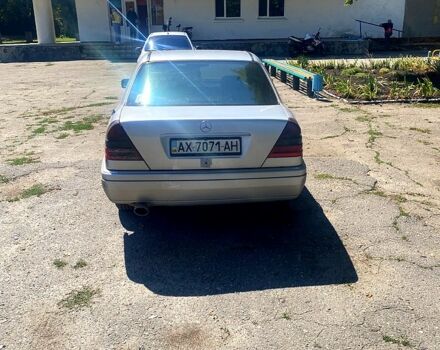 Серый Мерседес Ц-Класс, объемом двигателя 2 л и пробегом 200 тыс. км за 1600 $, фото 3 на Automoto.ua