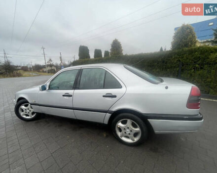 Серый Мерседес Ц-Класс, объемом двигателя 1.8 л и пробегом 237 тыс. км за 1900 $, фото 7 на Automoto.ua