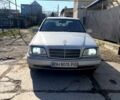 Серый Мерседес Ц-Класс, объемом двигателя 2 л и пробегом 305 тыс. км за 3200 $, фото 1 на Automoto.ua