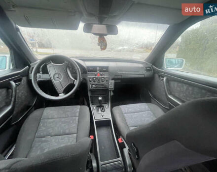 Серый Мерседес Ц-Класс, объемом двигателя 1.8 л и пробегом 237 тыс. км за 1900 $, фото 5 на Automoto.ua