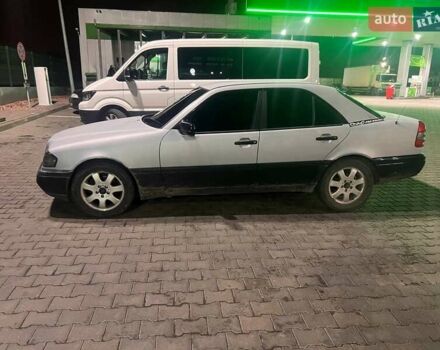 Серый Мерседес Ц-Класс, объемом двигателя 1.8 л и пробегом 331 тыс. км за 1499 $, фото 5 на Automoto.ua