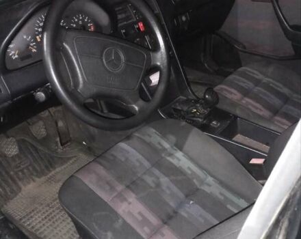 Серый Мерседес Ц-Класс, объемом двигателя 1.8 л и пробегом 331 тыс. км за 1499 $, фото 4 на Automoto.ua