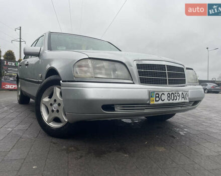 Серый Мерседес Ц-Класс, объемом двигателя 1.8 л и пробегом 237 тыс. км за 1900 $, фото 3 на Automoto.ua