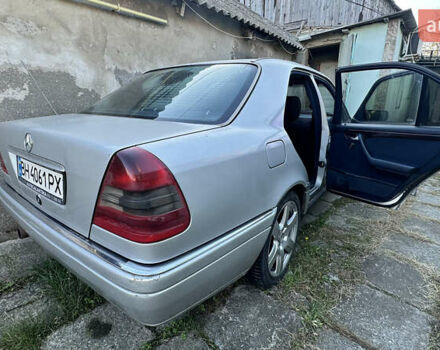 Серый Мерседес Ц-Класс, объемом двигателя 2 л и пробегом 330 тыс. км за 1500 $, фото 2 на Automoto.ua