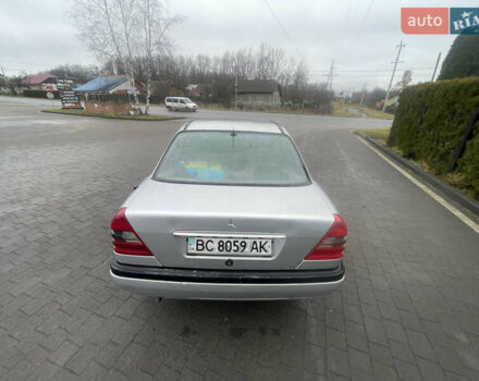 Серый Мерседес Ц-Класс, объемом двигателя 1.8 л и пробегом 237 тыс. км за 1900 $, фото 6 на Automoto.ua