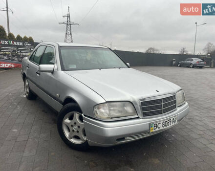 Серый Мерседес Ц-Класс, объемом двигателя 1.8 л и пробегом 237 тыс. км за 1900 $, фото 8 на Automoto.ua