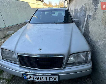 Серый Мерседес Ц-Класс, объемом двигателя 2 л и пробегом 330 тыс. км за 1500 $, фото 1 на Automoto.ua