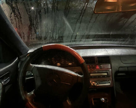 Серый Мерседес Ц-Класс, объемом двигателя 2 л и пробегом 323 тыс. км за 1900 $, фото 9 на Automoto.ua