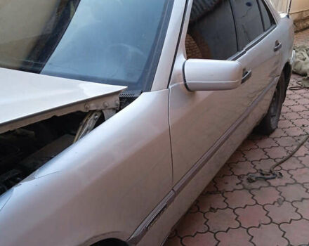 Серый Мерседес Ц-Класс, объемом двигателя 1.8 л и пробегом 250 тыс. км за 950 $, фото 2 на Automoto.ua