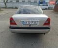 Сірий Мерседес Ц-Клас, об'ємом двигуна 2 л та пробігом 330 тис. км за 2000 $, фото 3 на Automoto.ua