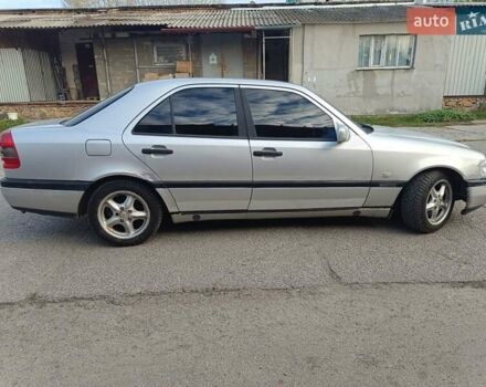 Серый Мерседес Ц-Класс, объемом двигателя 2 л и пробегом 335 тыс. км за 2000 $, фото 3 на Automoto.ua