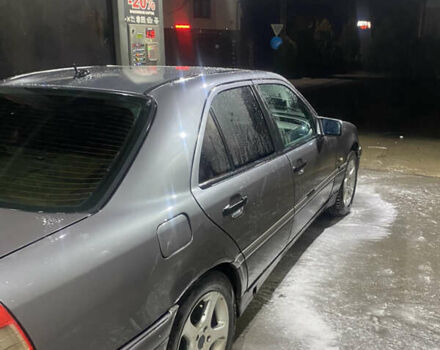 Серый Мерседес Ц-Класс, объемом двигателя 2 л и пробегом 323 тыс. км за 1900 $, фото 4 на Automoto.ua