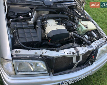 Серый Мерседес Ц-Класс, объемом двигателя 2 л и пробегом 339 тыс. км за 3300 $, фото 4 на Automoto.ua