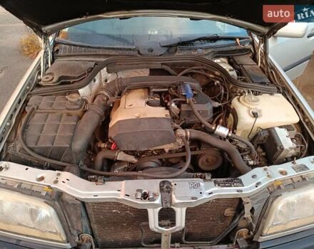 Серый Мерседес Ц-Класс, объемом двигателя 2 л и пробегом 335 тыс. км за 2000 $, фото 7 на Automoto.ua