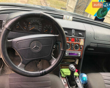 Серый Мерседес Ц-Класс, объемом двигателя 1.8 л и пробегом 428 тыс. км за 2500 $, фото 6 на Automoto.ua