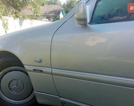 Серый Мерседес Ц-Класс, объемом двигателя 1.8 л и пробегом 306 тыс. км за 3700 $, фото 1 на Automoto.ua