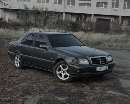 Сірий Мерседес Ц-Клас, об'ємом двигуна 2 л та пробігом 320 тис. км за 2300 $, фото 4 на Automoto.ua