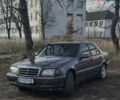 Сірий Мерседес Ц-Клас, об'ємом двигуна 2 л та пробігом 320 тис. км за 2300 $, фото 5 на Automoto.ua
