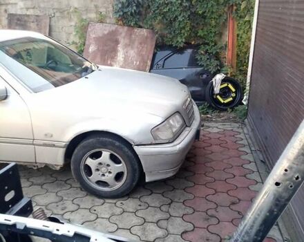 Сірий Мерседес Ц-Клас, об'ємом двигуна 1.8 л та пробігом 330 тис. км за 1700 $, фото 2 на Automoto.ua