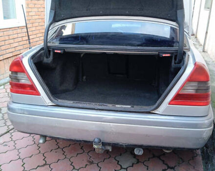 Серый Мерседес Ц-Класс, объемом двигателя 1.8 л и пробегом 250 тыс. км за 950 $, фото 3 на Automoto.ua