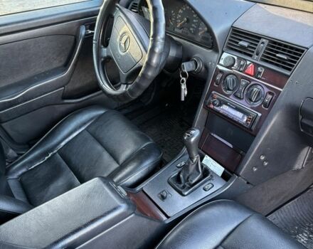 Сірий Мерседес Ц-Клас, об'ємом двигуна 2.2 л та пробігом 360 тис. км за 2500 $, фото 13 на Automoto.ua