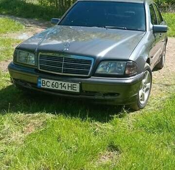 Сірий Мерседес Ц-Клас, об'ємом двигуна 2 л та пробігом 320 тис. км за 2200 $, фото 1 на Automoto.ua