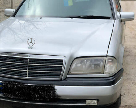 Серый Мерседес Ц-Класс, объемом двигателя 1.8 л и пробегом 428 тыс. км за 2500 $, фото 2 на Automoto.ua