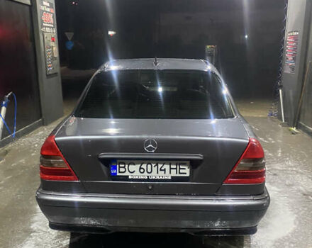 Серый Мерседес Ц-Класс, объемом двигателя 2 л и пробегом 323 тыс. км за 1900 $, фото 3 на Automoto.ua