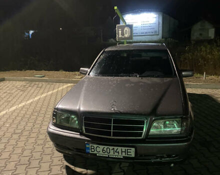 Серый Мерседес Ц-Класс, объемом двигателя 2 л и пробегом 323 тыс. км за 1900 $, фото 11 на Automoto.ua