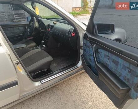 Серый Мерседес Ц-Класс, объемом двигателя 2 л и пробегом 335 тыс. км за 2000 $, фото 2 на Automoto.ua