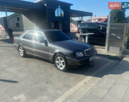Сірий Мерседес Ц-Клас, об'ємом двигуна 2 л та пробігом 310 тис. км за 1900 $, фото 5 на Automoto.ua