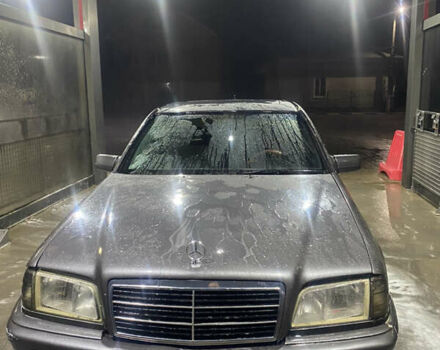 Серый Мерседес Ц-Класс, объемом двигателя 2 л и пробегом 323 тыс. км за 1900 $, фото 8 на Automoto.ua