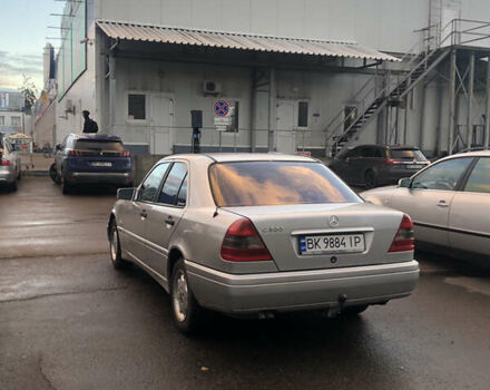 Серый Мерседес Ц-Класс, объемом двигателя 2 л и пробегом 339 тыс. км за 3300 $, фото 3 на Automoto.ua