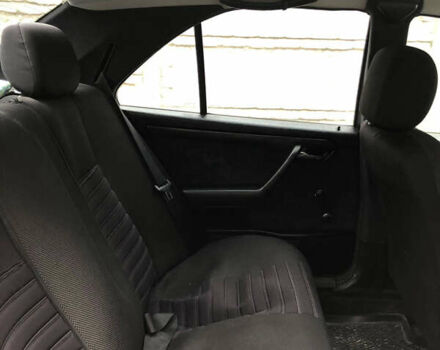 Серый Мерседес Ц-Класс, объемом двигателя 1.8 л и пробегом 428 тыс. км за 2500 $, фото 4 на Automoto.ua