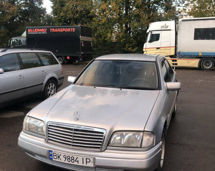 Серый Мерседес Ц-Класс, объемом двигателя 2 л и пробегом 339 тыс. км за 3300 $, фото 1 на Automoto.ua