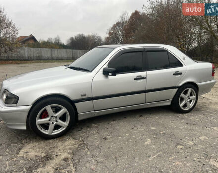 Серый Мерседес Ц-Класс, объемом двигателя 1.8 л и пробегом 296 тыс. км за 3500 $, фото 6 на Automoto.ua