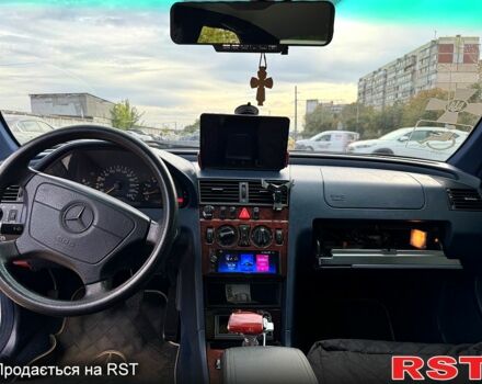 Серый Мерседес Ц-Класс, объемом двигателя 1.8 л и пробегом 295 тыс. км за 3350 $, фото 5 на Automoto.ua