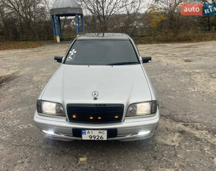 Серый Мерседес Ц-Класс, объемом двигателя 1.8 л и пробегом 296 тыс. км за 3500 $, фото 2 на Automoto.ua