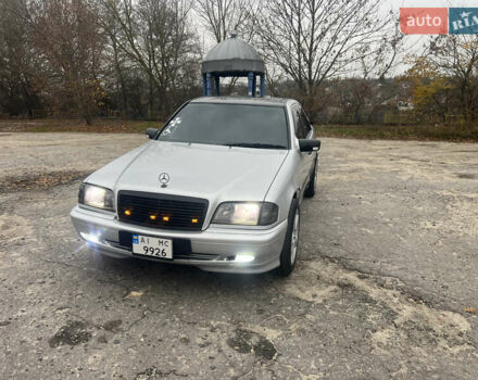 Серый Мерседес Ц-Класс, объемом двигателя 1.8 л и пробегом 296 тыс. км за 3500 $, фото 1 на Automoto.ua