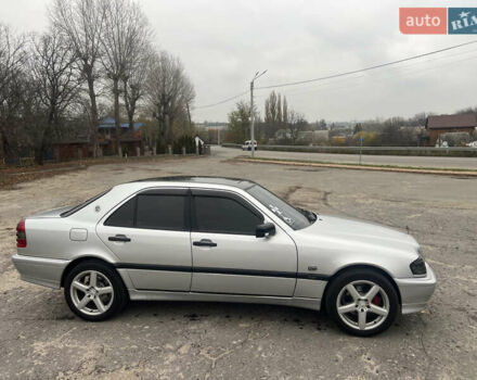 Серый Мерседес Ц-Класс, объемом двигателя 1.8 л и пробегом 296 тыс. км за 3500 $, фото 19 на Automoto.ua